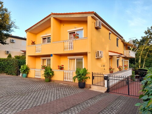 Free wifi, 250m to the beach, air conditioning, private parking, 2 + 2