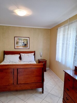 1 chambre, fer et planche à repasser, Wi-Fi gratuit, draps fournis