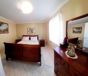 2 bedrooms, iron/ironing board, free WiFi, bed sheets