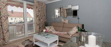 Smart TV, books, stereo