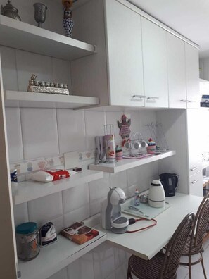 아파트 | 전용 주방 | 냉장고, 전자레인지, 오븐, 커피/티 메이커