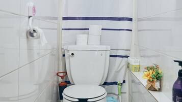Full House | Bathroom | Shower, free toiletries, towels