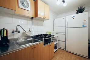 Full House | Private kitchenette | Fridge, microwave, stovetop, electric kettle - MYEONGDONG Station 2Min HOUSE (Seoul)