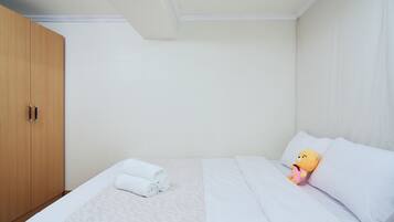 Full House | 4 bedrooms, blackout drapes, iron/ironing board, WiFi (free)