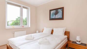 1 dormitorio, tabla de planchar con plancha, wifi y ropa de cama