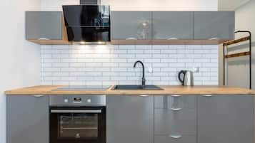 Kühlschrank, Ofen, Herdplatte, Hochstuhl