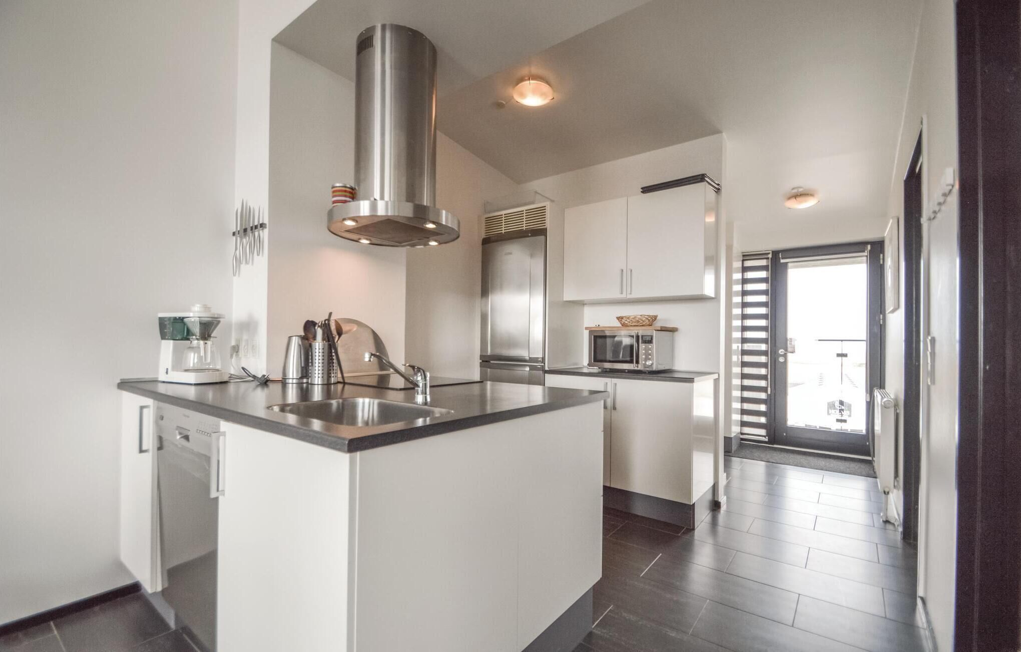 Fridge, stovetop, dishwasher, coffee/tea maker