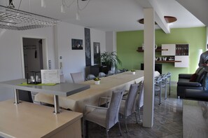 Dining - Vacation home/event location, 285 m² living area, 300 m² secluded outdoor area (Rieneck)
