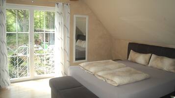8 bedrooms, in-room safe, iron/ironing board, free WiFi