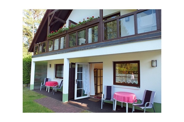 Terrasse und Eingang