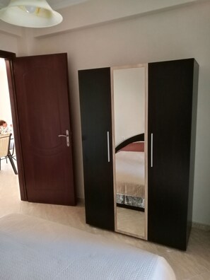 2 slaapkamers, een strijkplank/strijkijzer, wifi, beddengoed