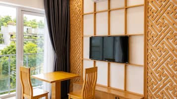 Family Apartment, Balcony, City View | Private kitchen