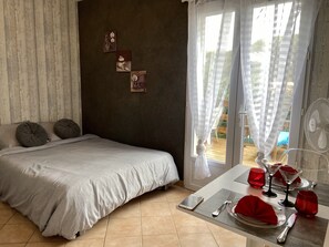 1 chambre, fer et planche Ă repasser, Wi-Fi, draps fournis