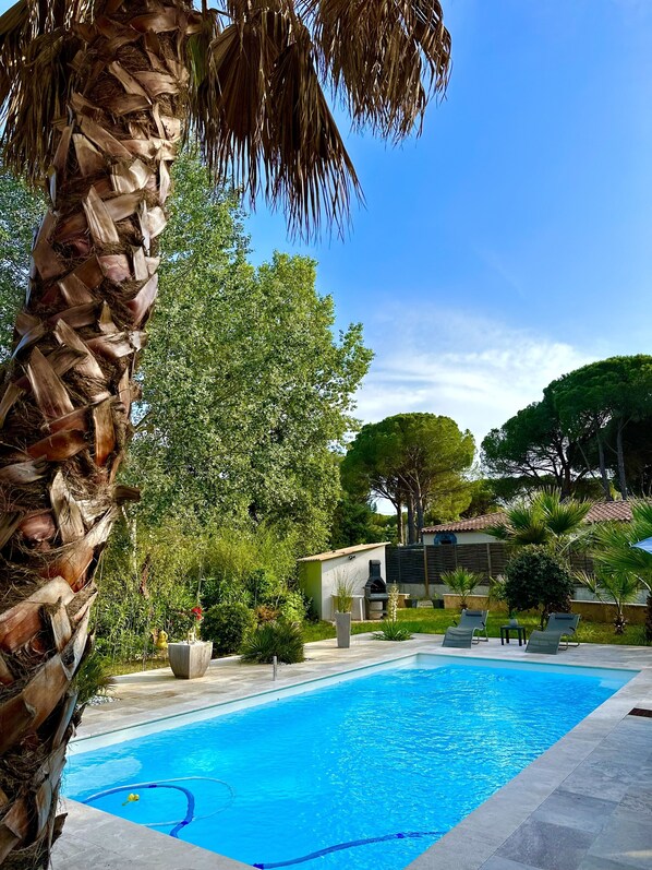 حمّام سباحة خارجي