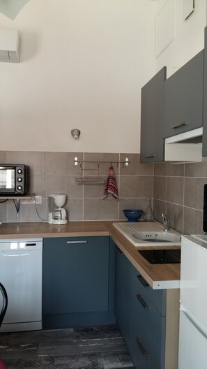 Fridge, microwave, oven, stovetop - Riberou studio climate (Saujon)