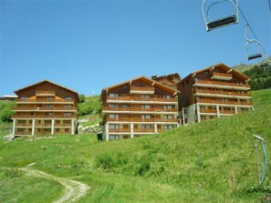 Exterior - 150m from shops, floor -2, balcony, tv, ski locker, 46m², Les Menuires (Les Menuires)
