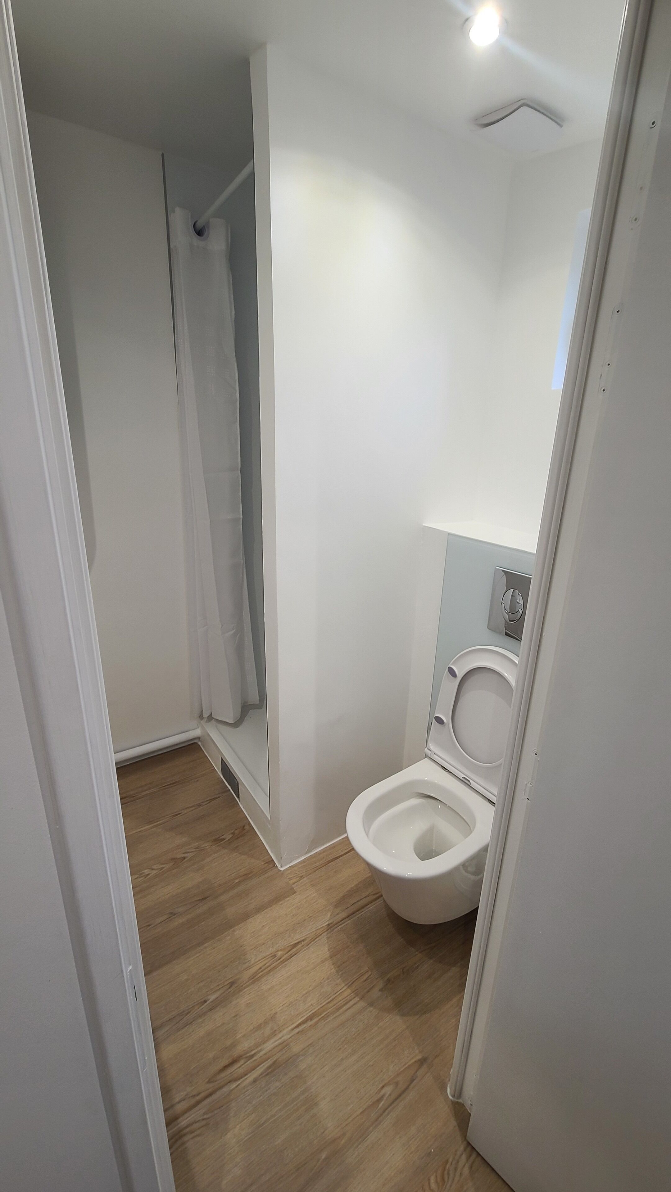 Hårtork, handdukar och toalettpapper