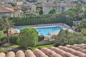 Seasonal outdoor pool, open 9:00 AM to 8:00 PM, pool loungers