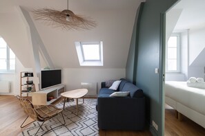 Fernseher, DVD-Player, Stereoanlage