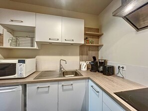 Fridge, microwave, dishwasher, coffee/tea maker - Spacious T2 45m² for 4, Chamonix center, includes parking (Chamonix-Mont-Blanc)