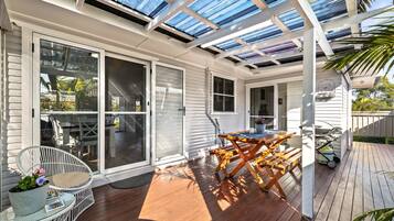 House, 3 Bedrooms, 2 Bathrooms | Terrace/patio