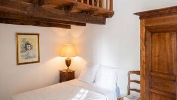 3 bedrooms, iron/ironing board, free WiFi