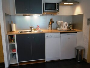 Kühlschrank, Mikrowelle, Geschirrspüler