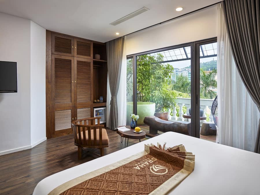 Studiosuite – junior, 1 kingsize-seng, massasjebadekar, fjellutsikt | Klesskap