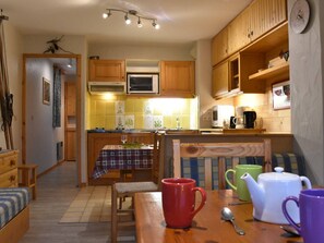 Private kitchen - Central apartment, south balcony - 5 guests (Méribel)