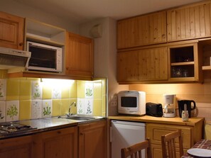 Private kitchen - Central apartment, south balcony - 5 guests (Méribel)