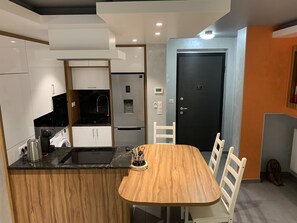 Fridge, microwave, oven, stovetop - Apartment, Le Saint Simon rated 3 stars (Aix-les-Bains)