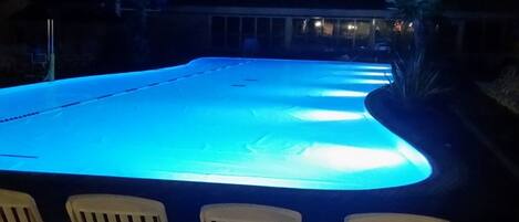 Piscine couverte, piscine extérieure