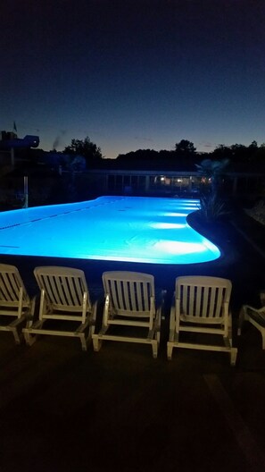 Piscine couverte, piscine extérieure