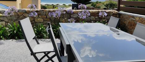 تناول الطعام بالخارج