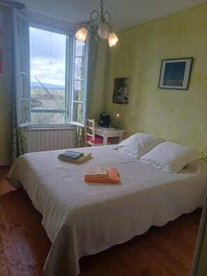1 habitación, tabla de planchar con plancha y wifi gratis 