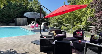 Jolie maison de caractÚre avec piscine chauffée dans l'Entre deux Mers