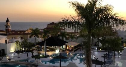 Ainutlaatuinen duplex Playa Paraíso merelle päin ylellisessä asunnossa