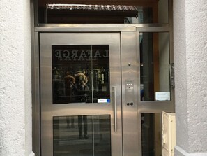 Exterior detail - Renovated apartment in Chamonix, balcony, parking (Chamonix-Mont-Blanc)