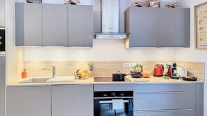 Coffee/tea maker, fridge, microwave, oven
