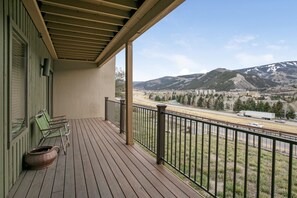 Terrace/patio - 15 Chambertin Townhomes  3 Bedroom Townhouse by RedAwning (Avon)