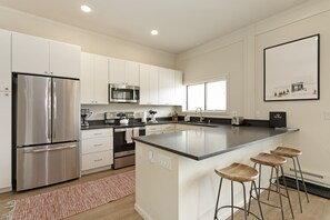 Townhome, 4 Bedrooms | Private kitchen | Fridge, microwave, oven, dishwasher
