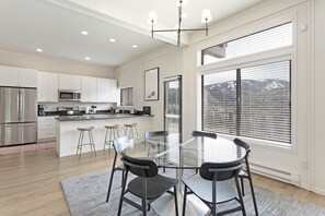 Resortwoning, 4 slaapkamers | Dineren