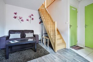 TV - Cozy 1 Bedroom close to Paris (Pantin)