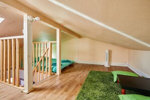 Desk, iron/ironing board, WiFi, bed sheets - Cozy 1 Bedroom close to Paris (Pantin)