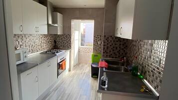 Micro-ondes, four, plaque de cuisson