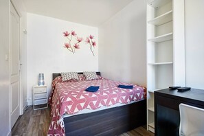 1 bedroom, desk, iron/ironing board, WiFi - Cozy 1 Bedroom close to Paris (Pantin)