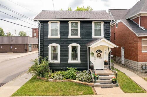 Charming Trendy Downtown 