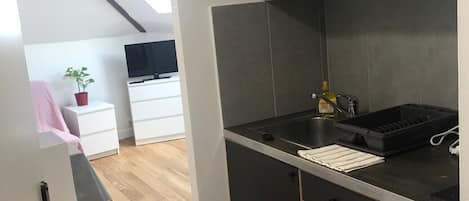 Fridge, microwave, stovetop, coffee/tea maker
