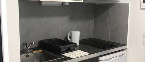 Fridge, microwave, stovetop, coffee/tea maker