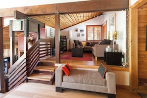 Smart TV, chimenea, videojuegos, oficina